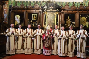 diakoni z arcybiskupem